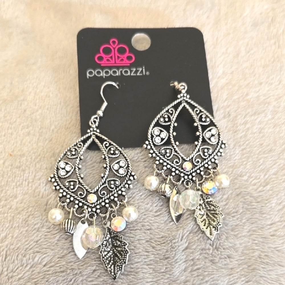 #081 Paparazzi Silver Dangle Earrings